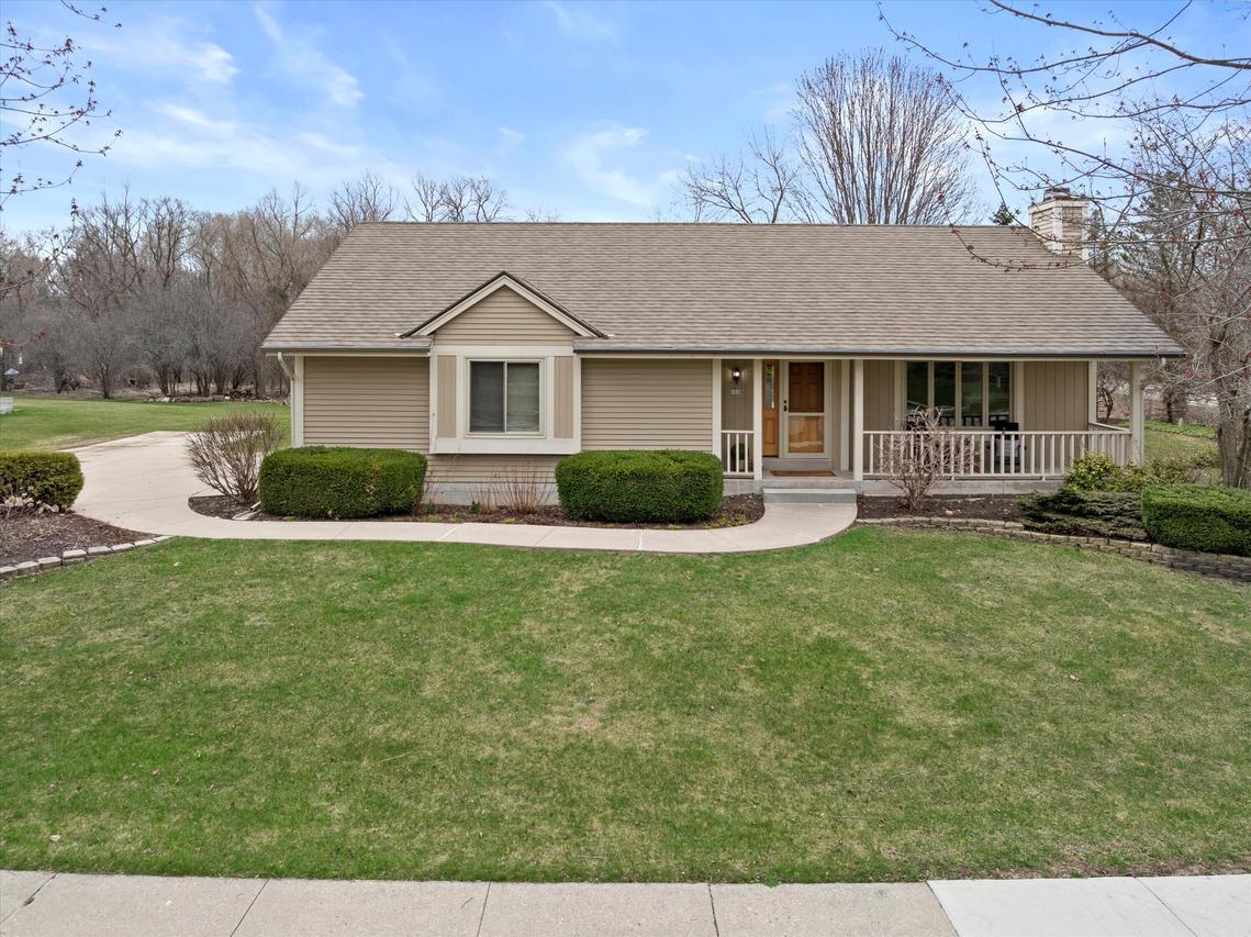 1019 S Comanche Ln, Waukesha, WI 53188