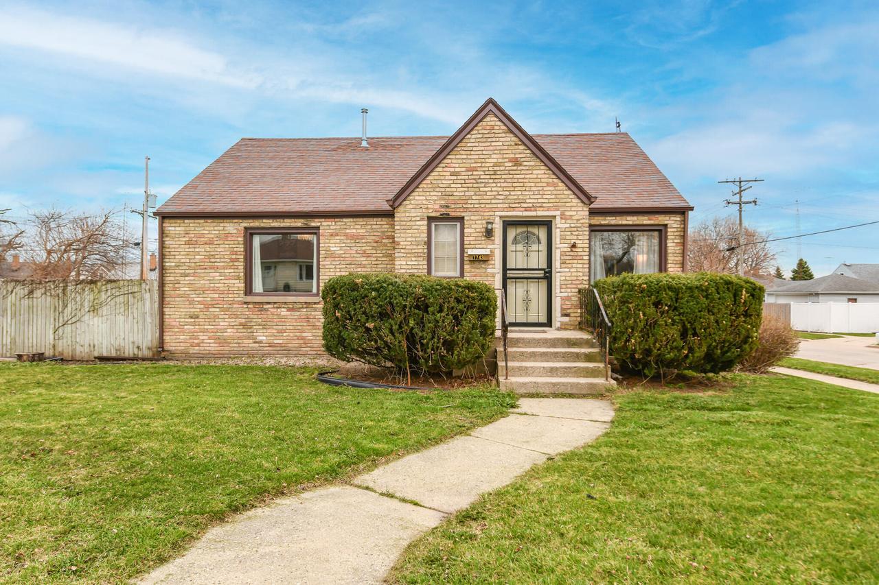 7743 36th Ave, Kenosha, WI 53142