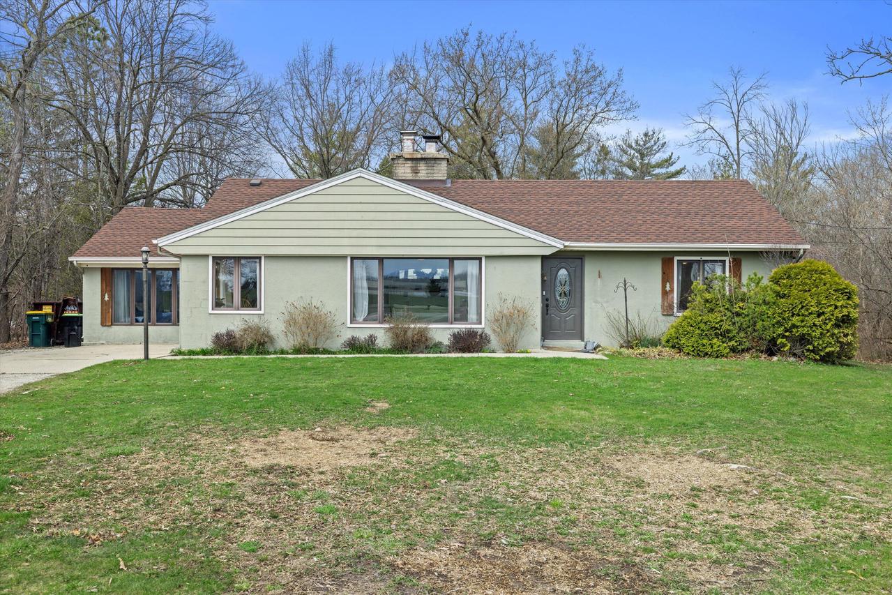 344 W Oakwood Rd, Oak Creek, WI 53154
