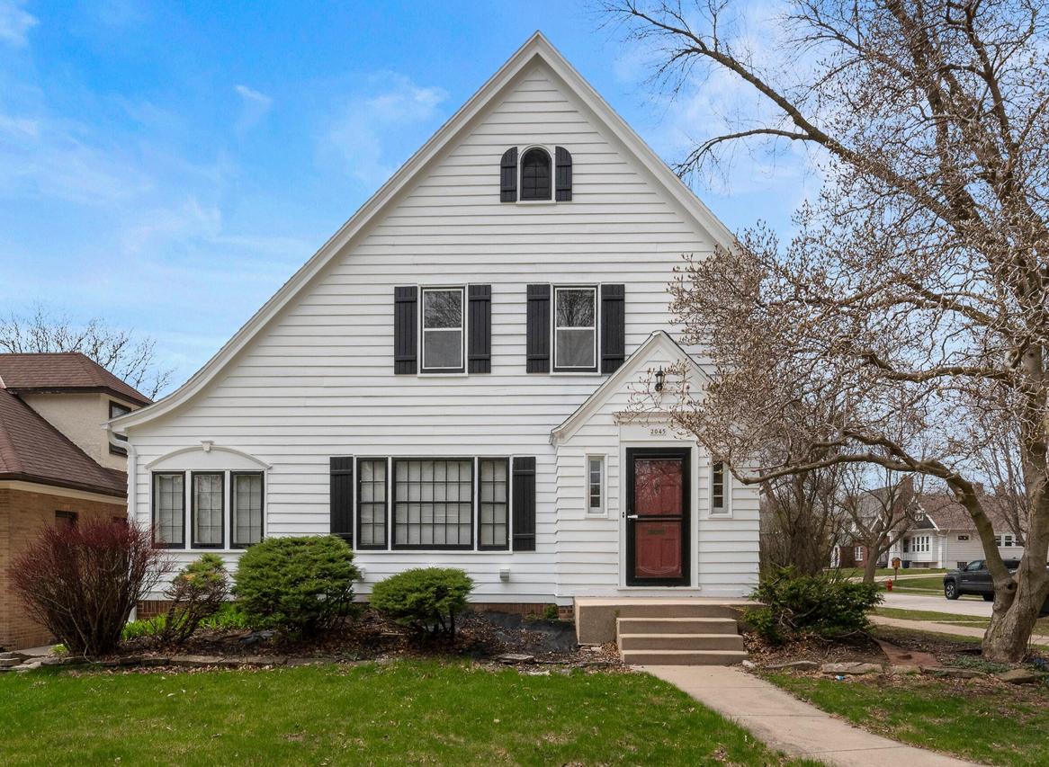 2045 Underwood Ave, Wauwatosa, WI 53213