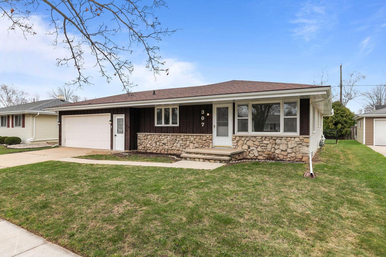 307 S Fidelis St, Appleton, WI 54915