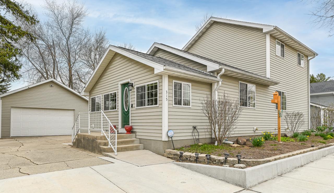 315 N Wisconsin St, Genoa City, WI 53128
