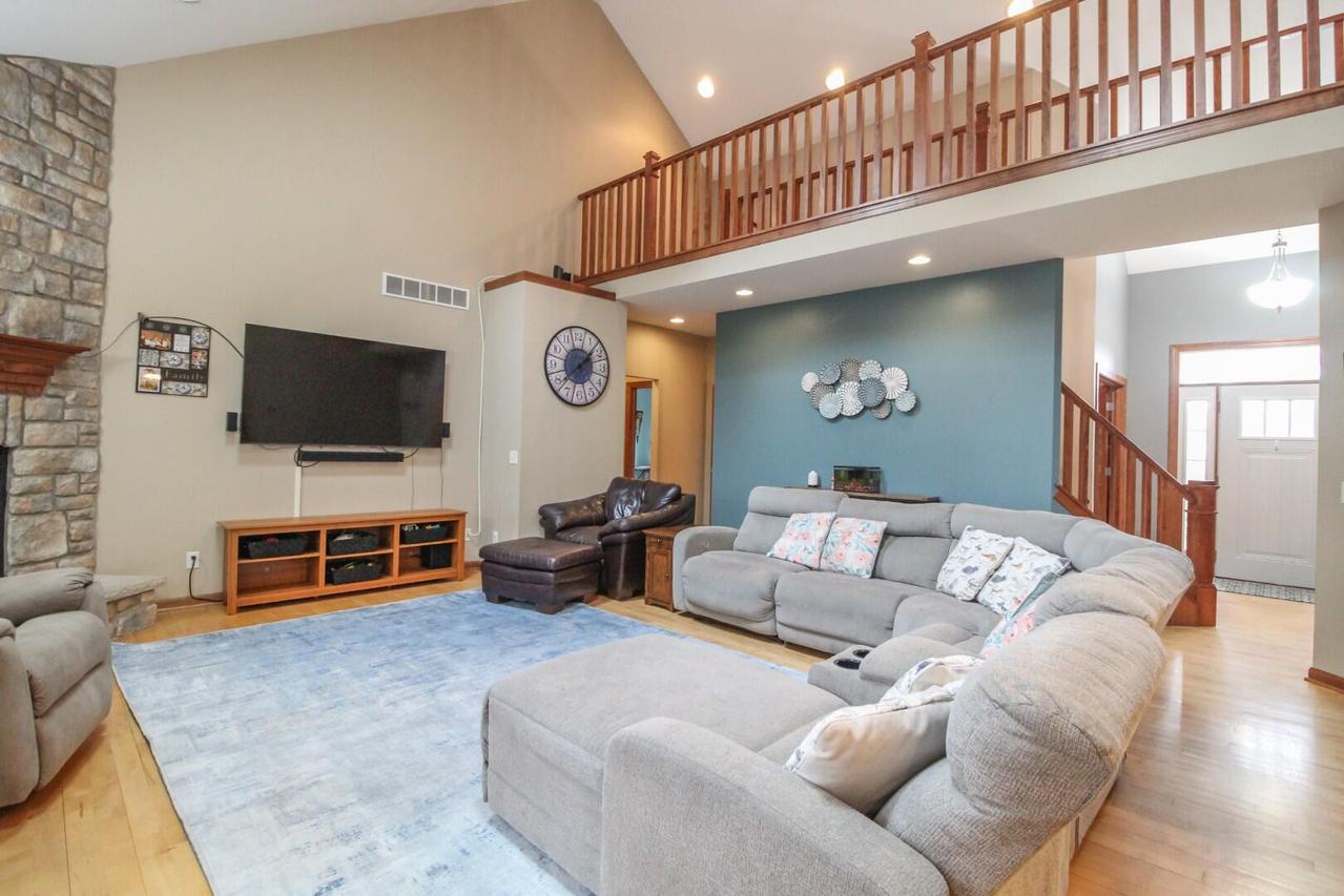 W6250 Apple Ln, Koshkonong, WI 53538