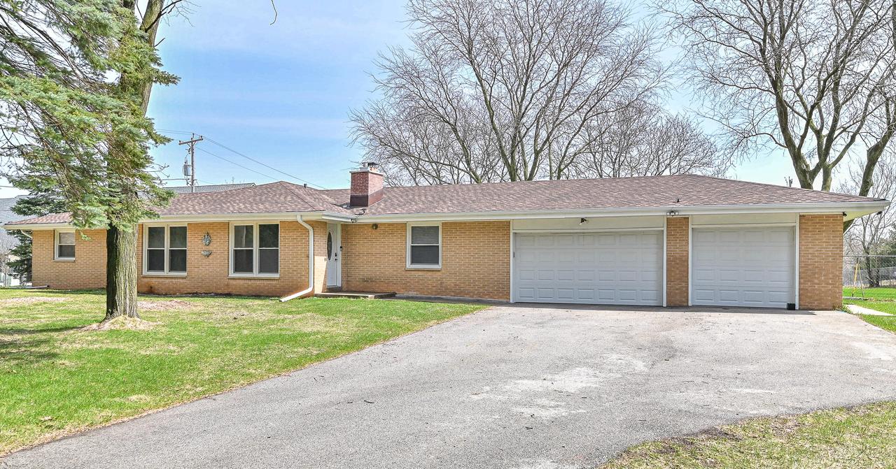 11030 N Buntrock Ave, Mequon, WI 53092