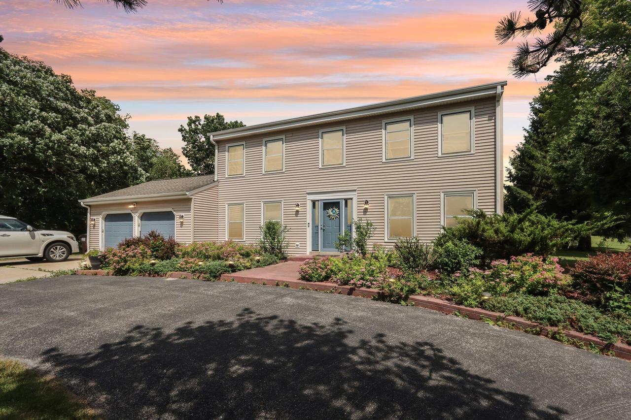 W335S5022 Fox Hollow, Genesee, WI 53118