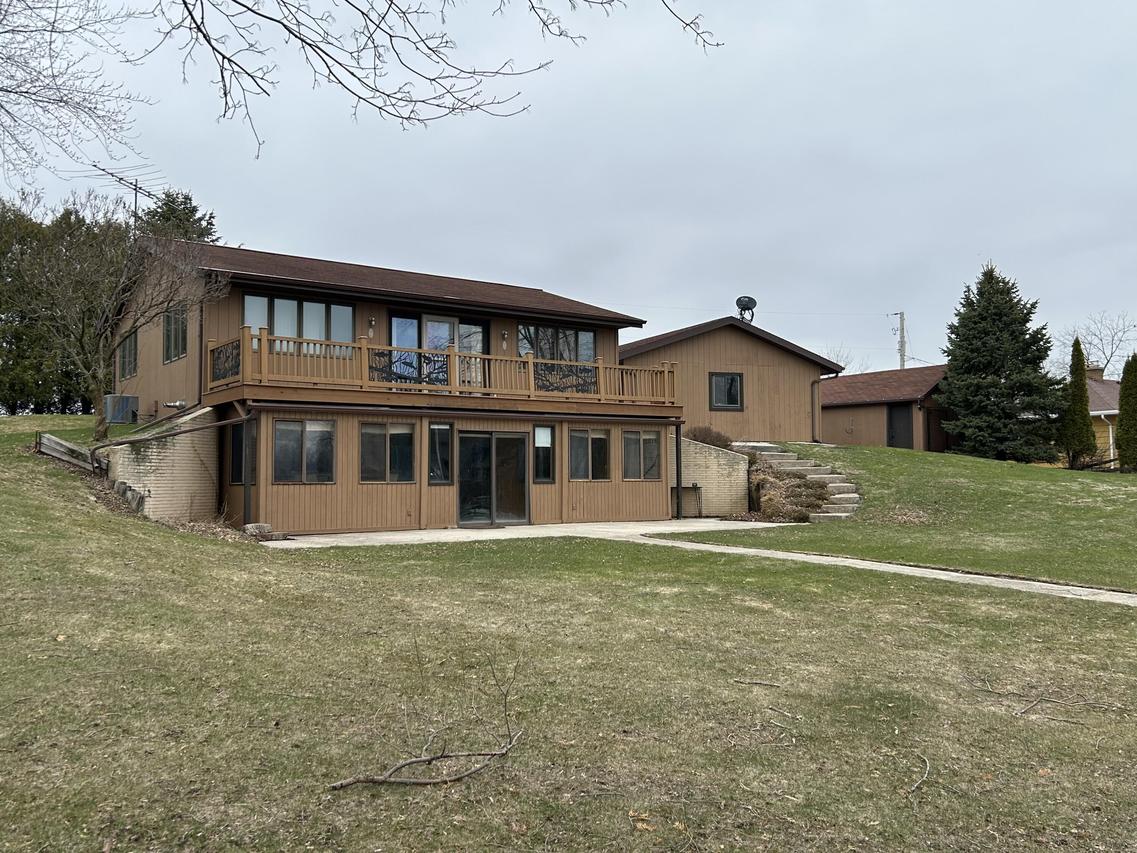 4215 W Lake Dr, Newton, WI 54220