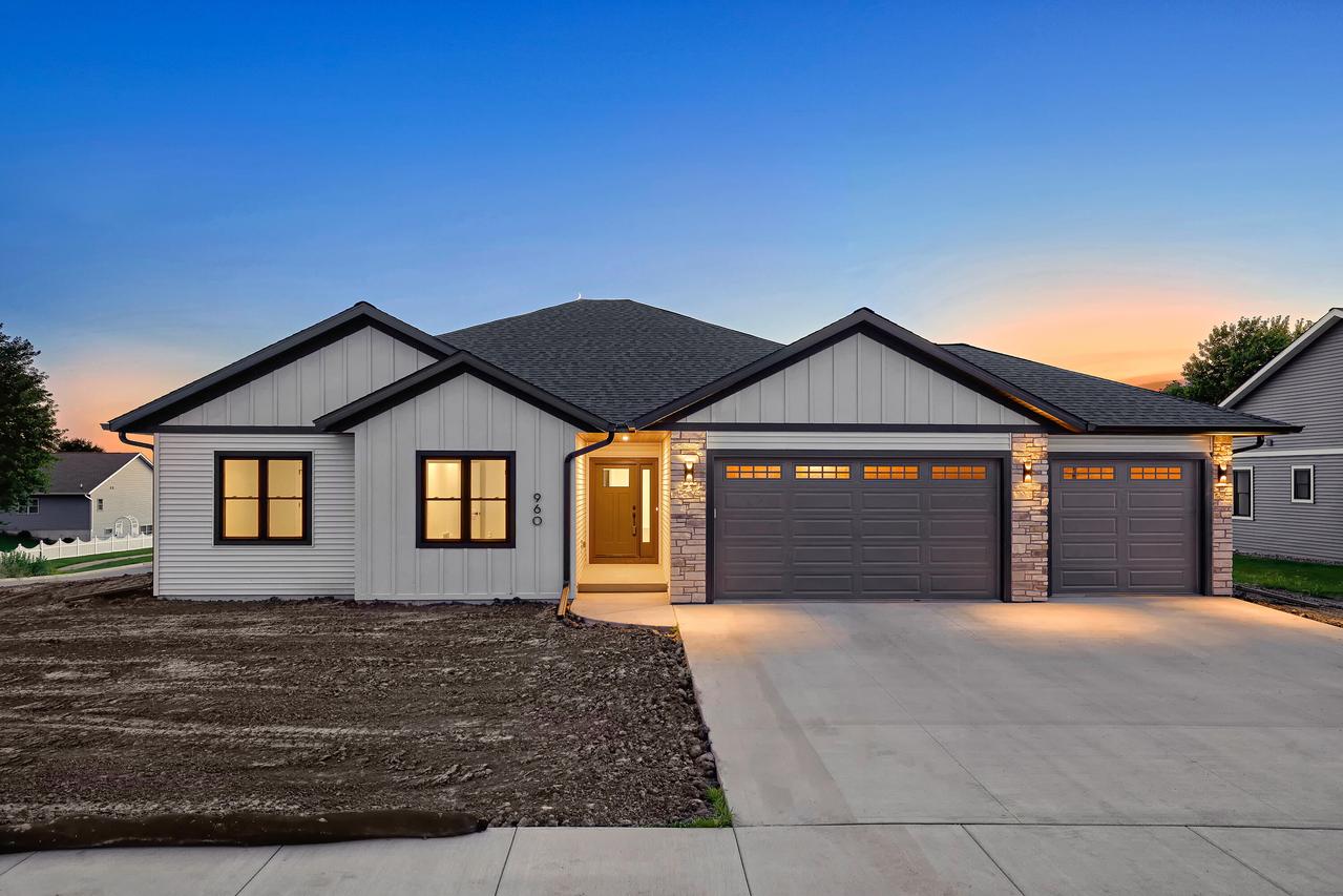 960 Crockett Dr, Holmen, WI 54636