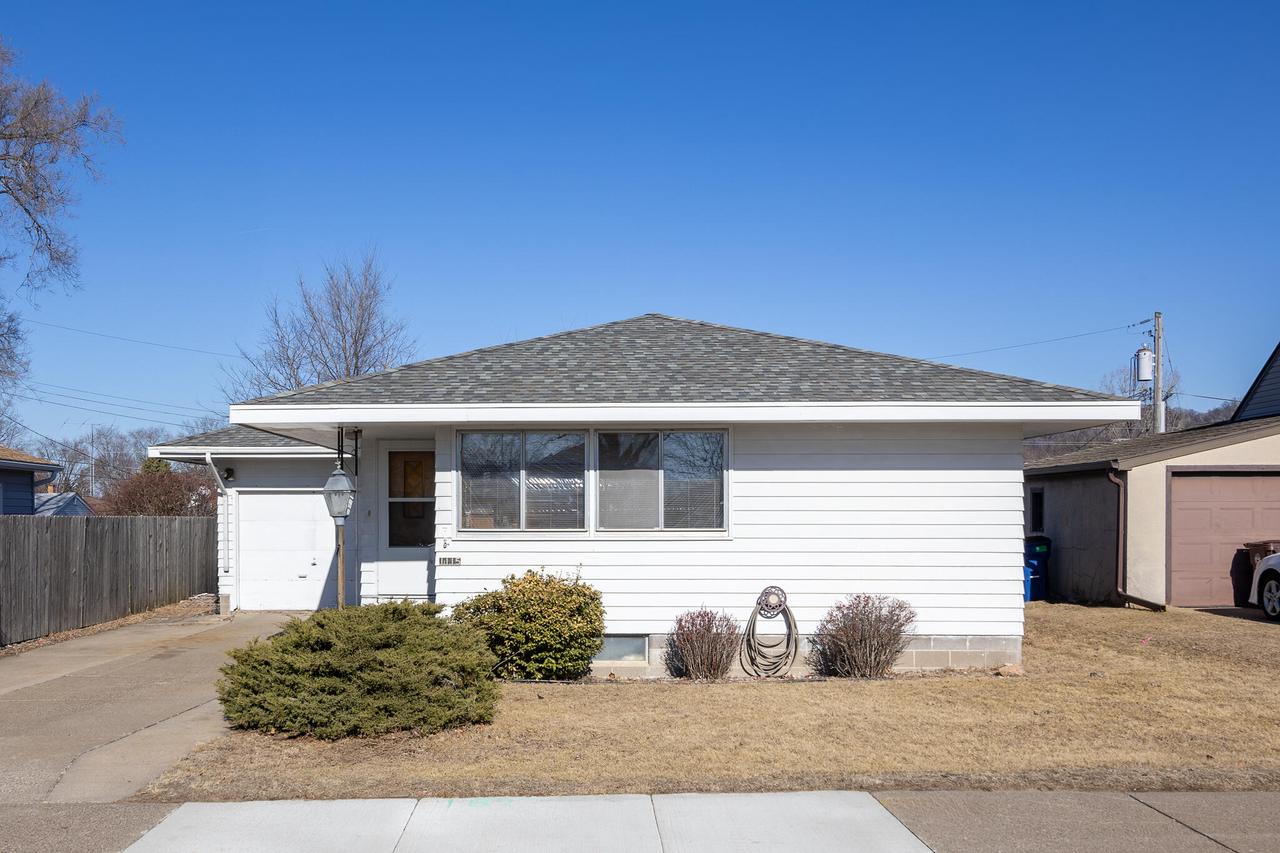 1115 Pierce St, Onalaska, WI 54650