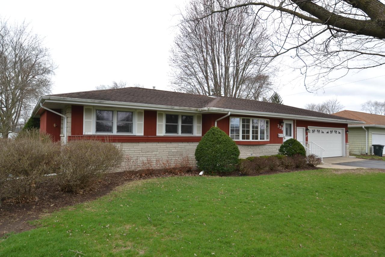 339 Roberts Dr, Mukwonago, WI 53149