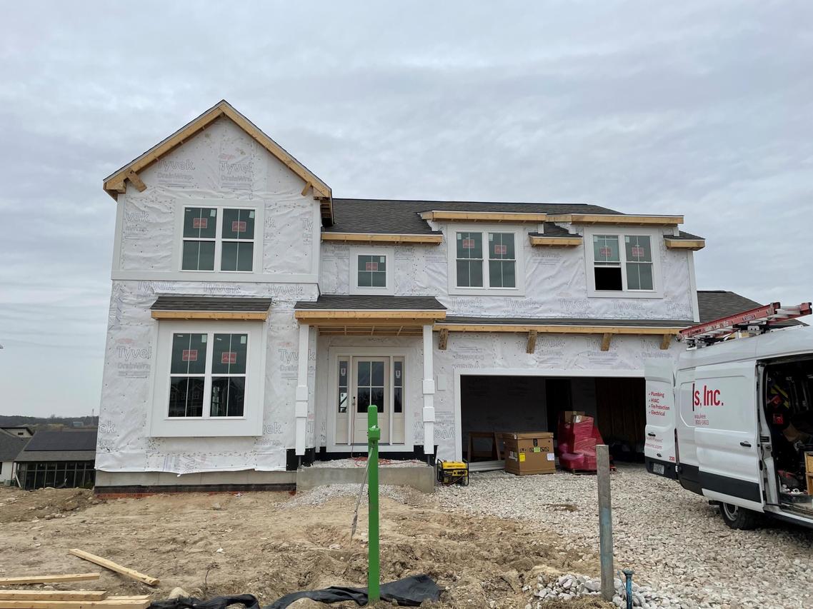 W208N5680 Turnberry Ln, Menomonee Falls, WI 53051