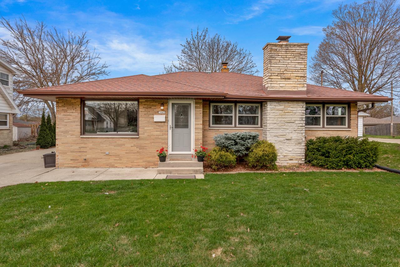 3845 S 92nd St, Milwaukee, WI 53288