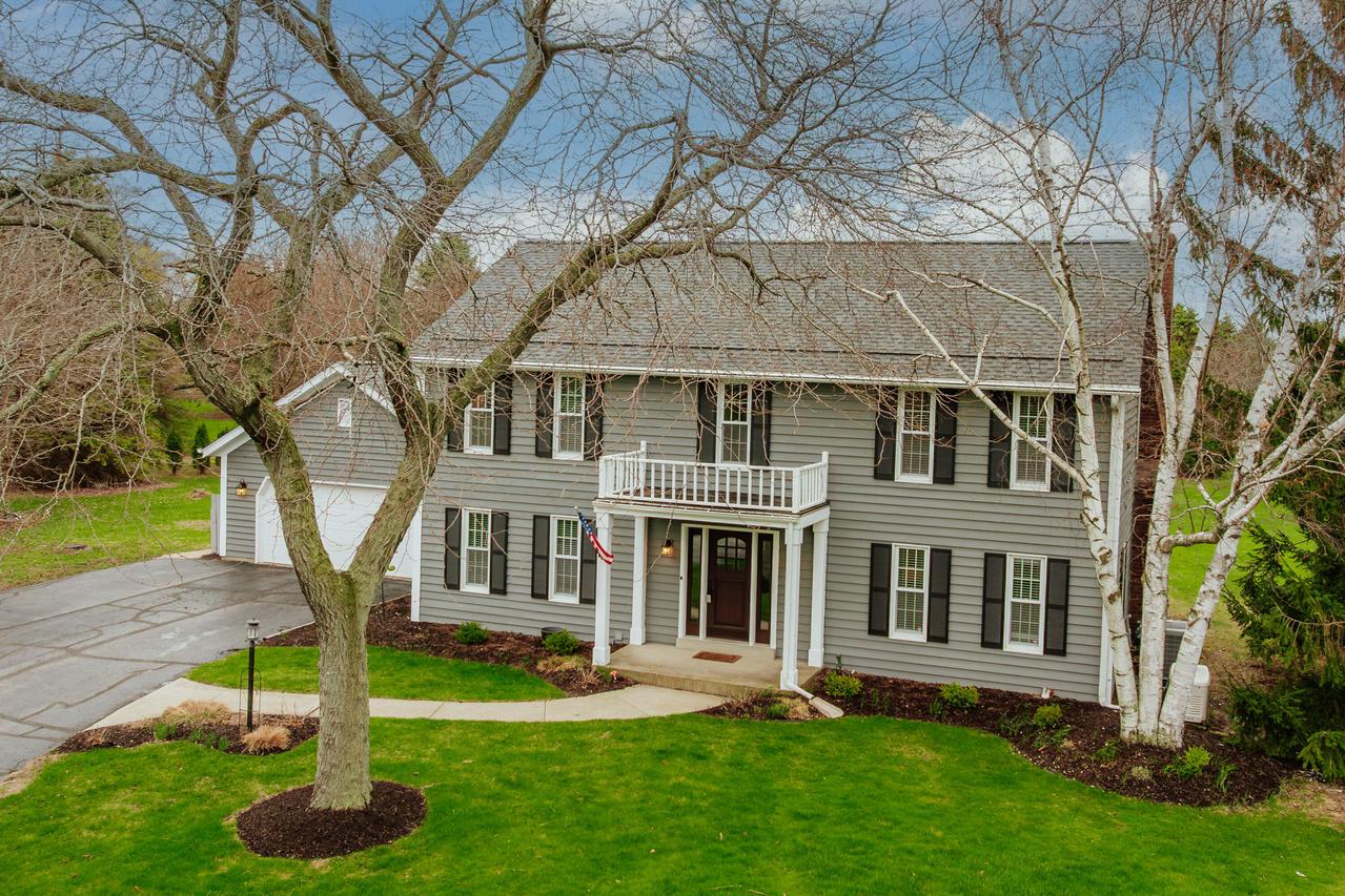 11 Cherrywood Ct, Wind Point, WI 53402