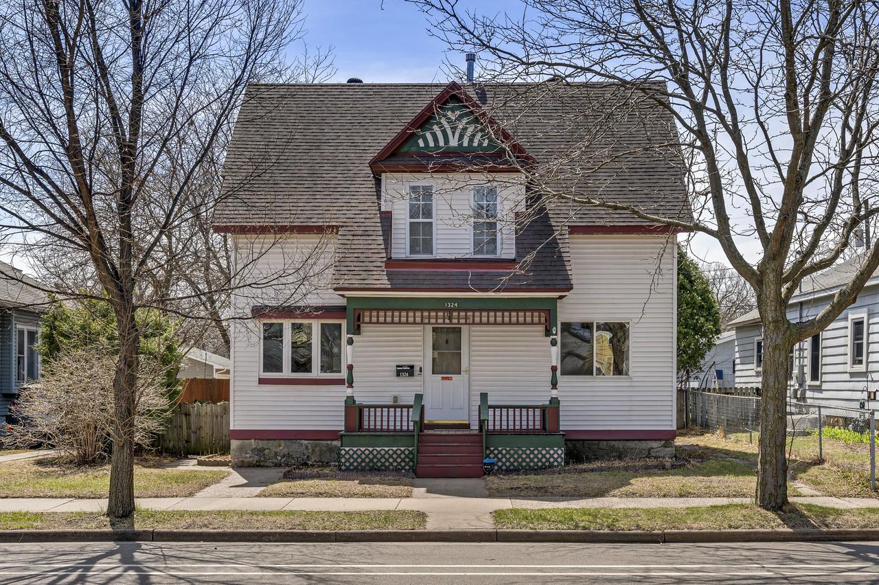 1324 Jackson St, La Crosse, WI 54601