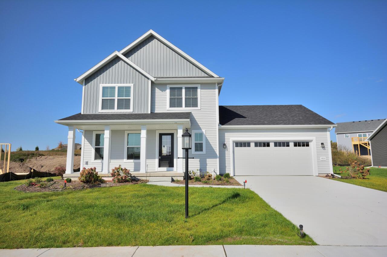625 Standing Stone Dr, Waukesha, WI 53189