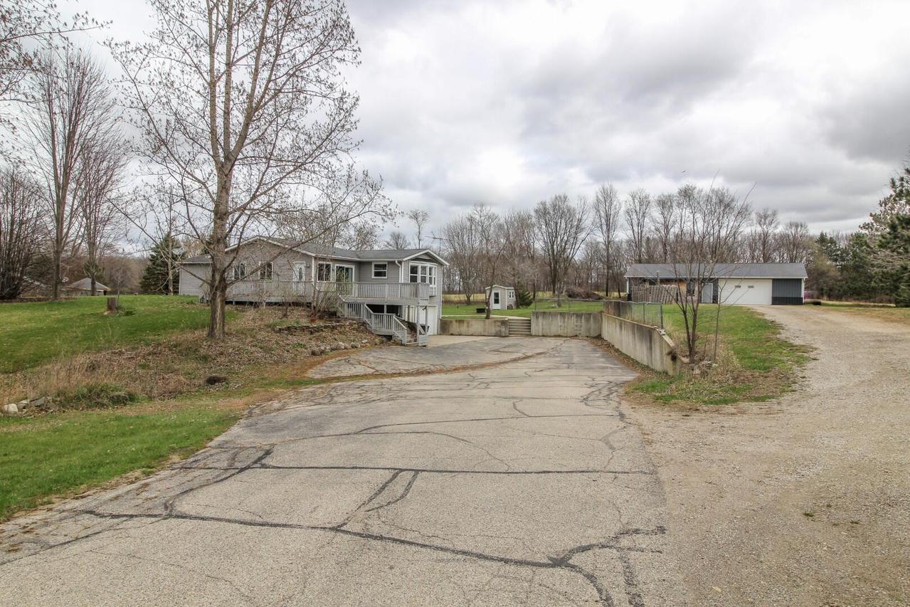 N2760 Schmidt Rd, Hebron, WI 53549