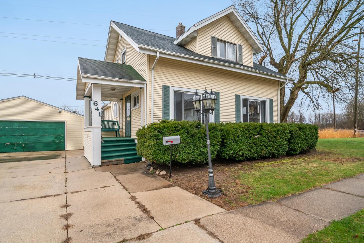 641 Carpenter St, Plymouth, WI 53073