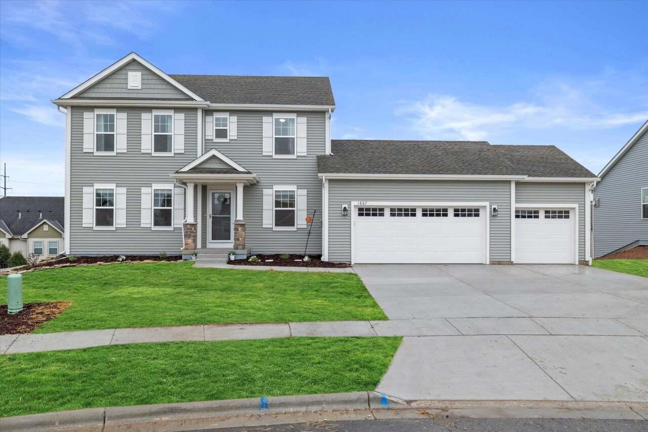 1867 Highland Pointe Way, Port Washington, WI 53024