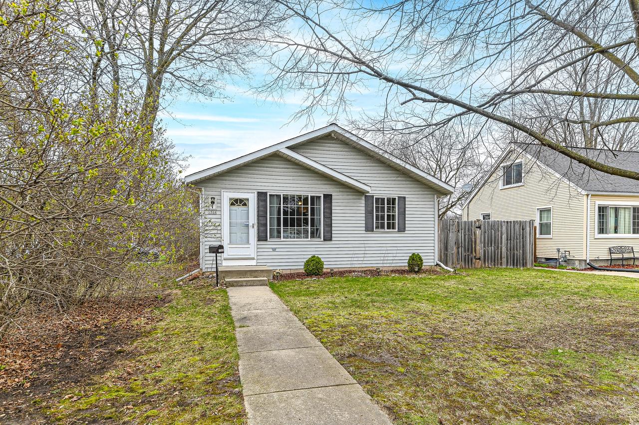 1508 Summit Ave, Waukesha, WI 53188