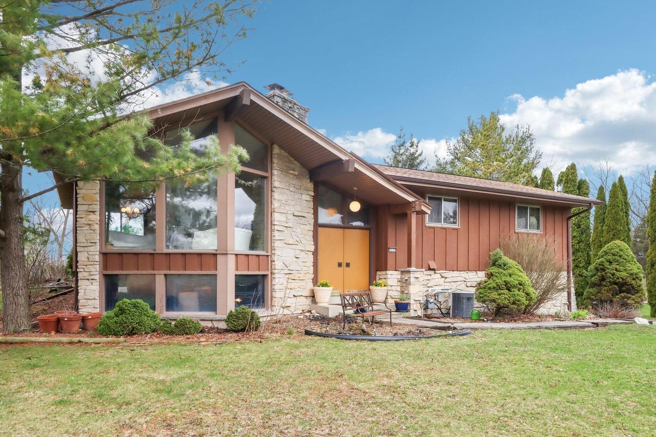 3133 S Reno Dr, New Berlin, WI 53151