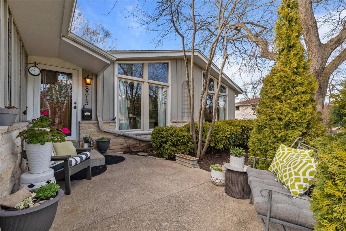 W141N8313 Merrimac Dr, Menomonee Falls, WI 53051