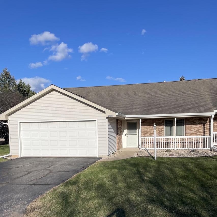 2520 Havenwood Dr #H, Oshkosh, WI 54904