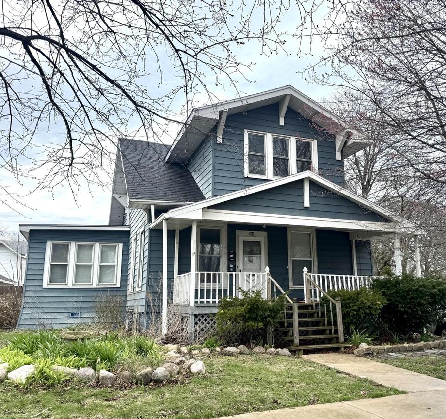 904 72nd St, Kenosha, WI 53143