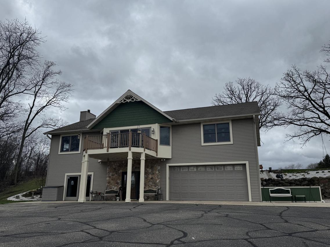W360S10139 Markham Rd, Eagle, WI 53119