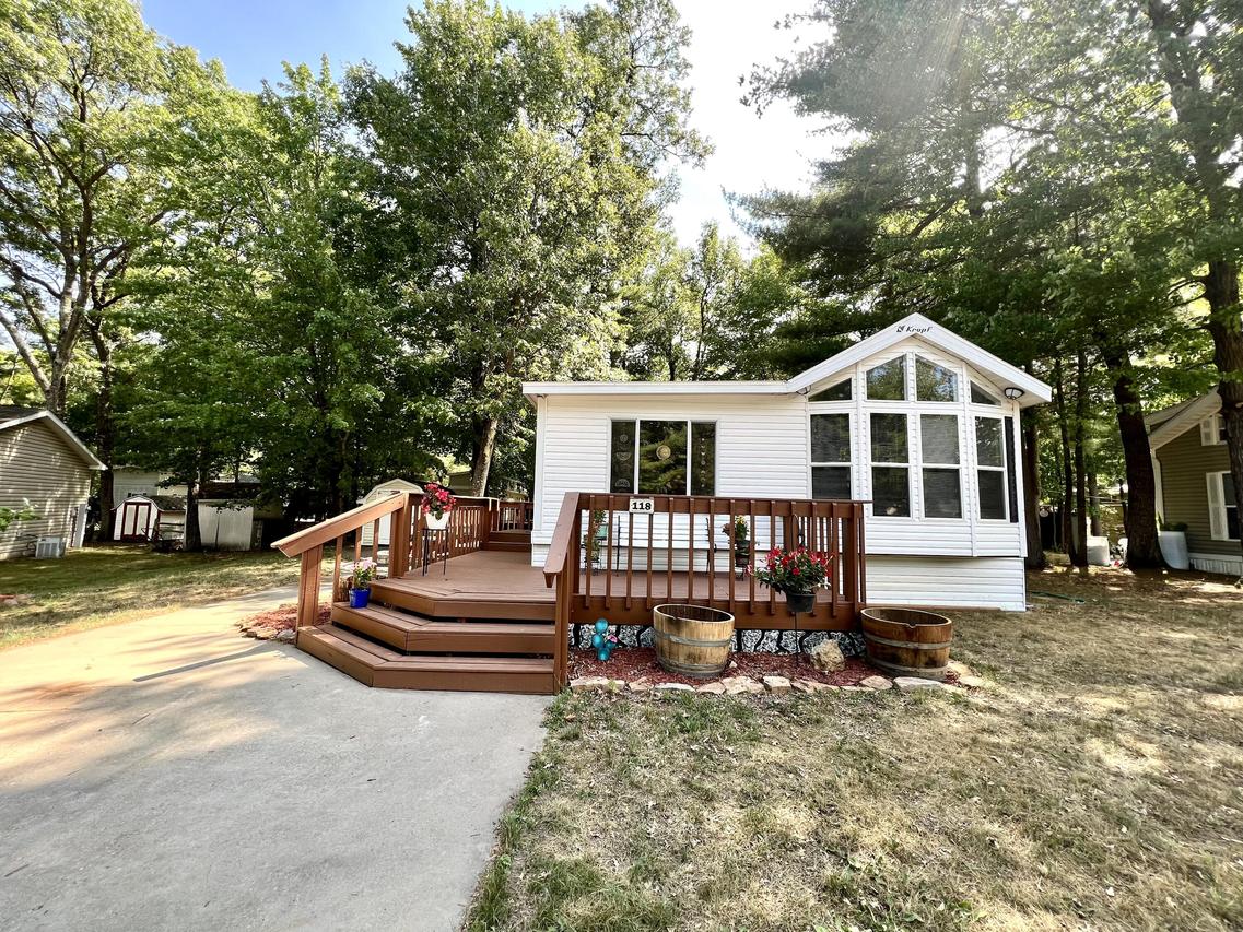 118 Arbor Dr, Lake Delton, WI 53940