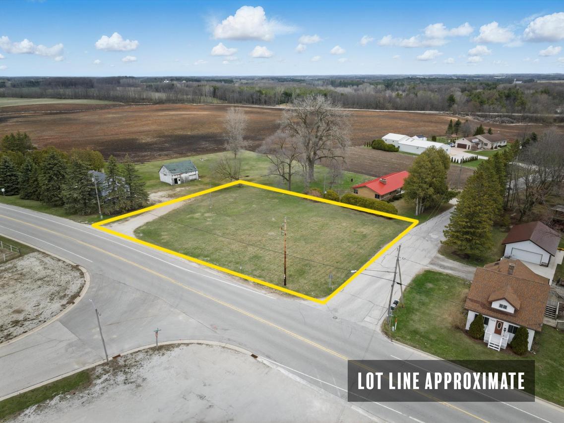 604 N Packer Dr, Francis Creek, WI 54220