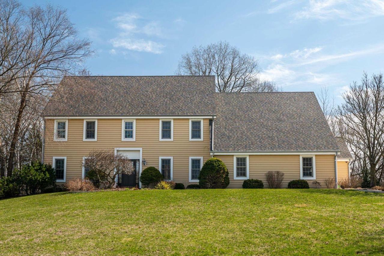W280N4970 Jerilane Ct, Merton, WI 53072