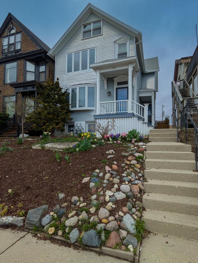 528 E Glover Ave, Milwaukee, WI 53212