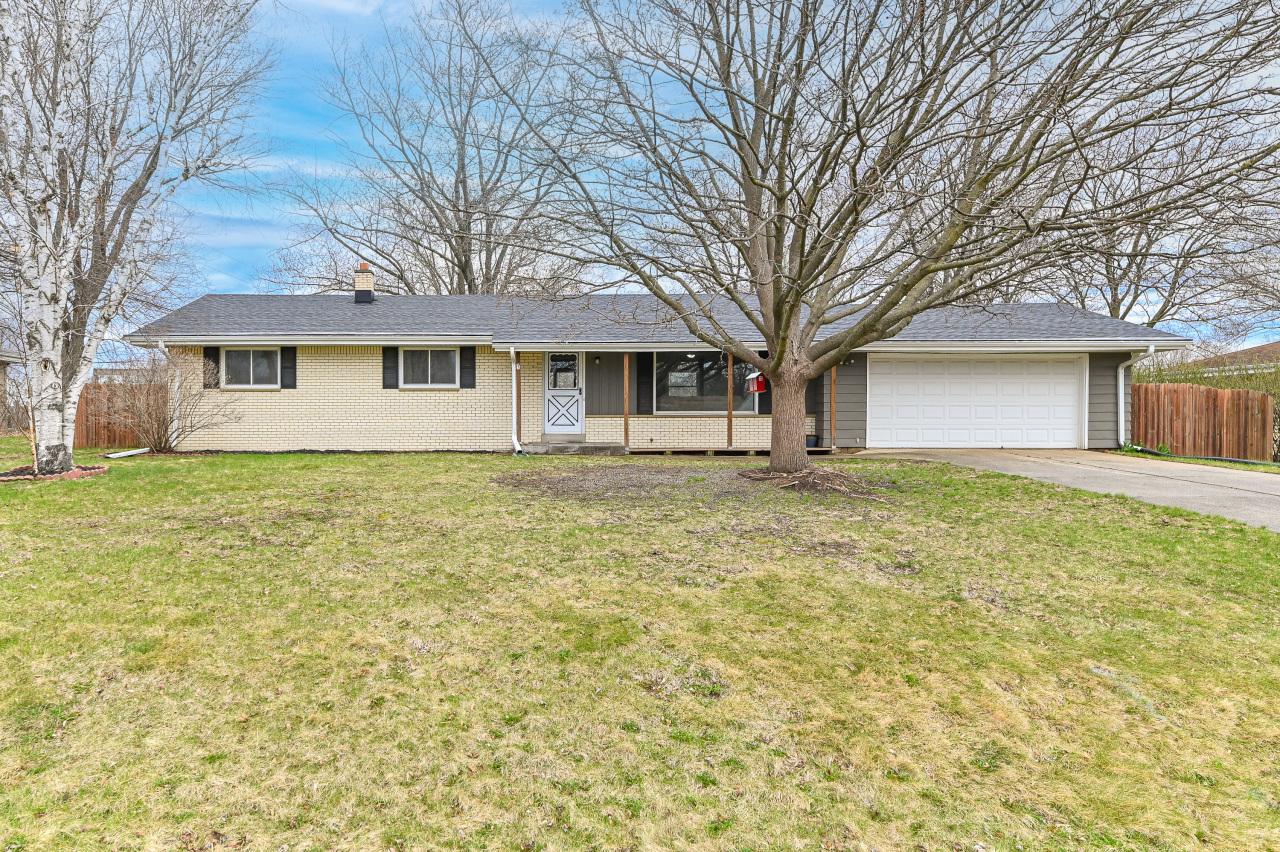8282 N 49th St, Brown Deer, WI 53223