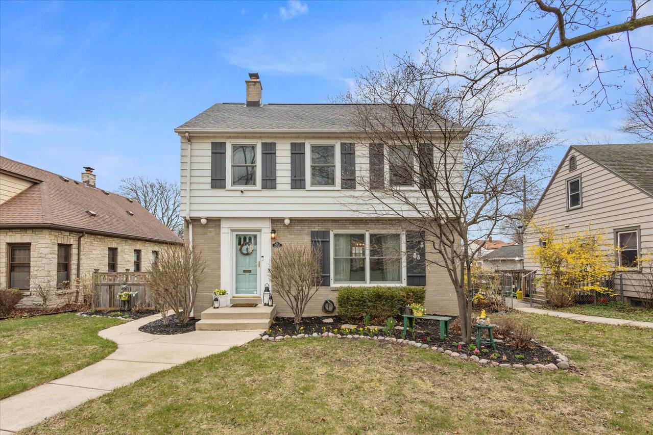 2855 N 74th St, Milwaukee, WI 53210