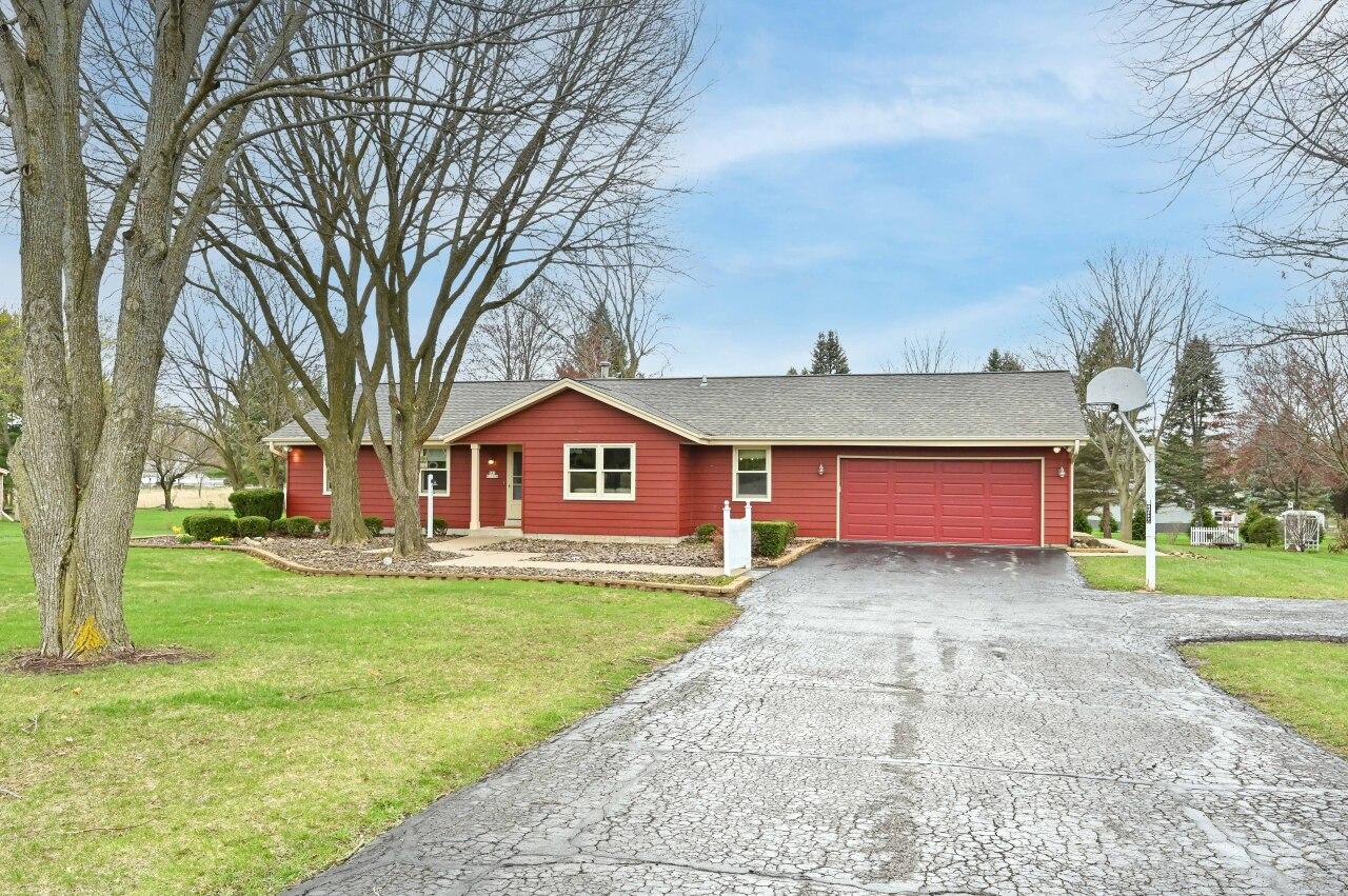 S87W31119 Meyer Dr, Mukwonago, WI 53149