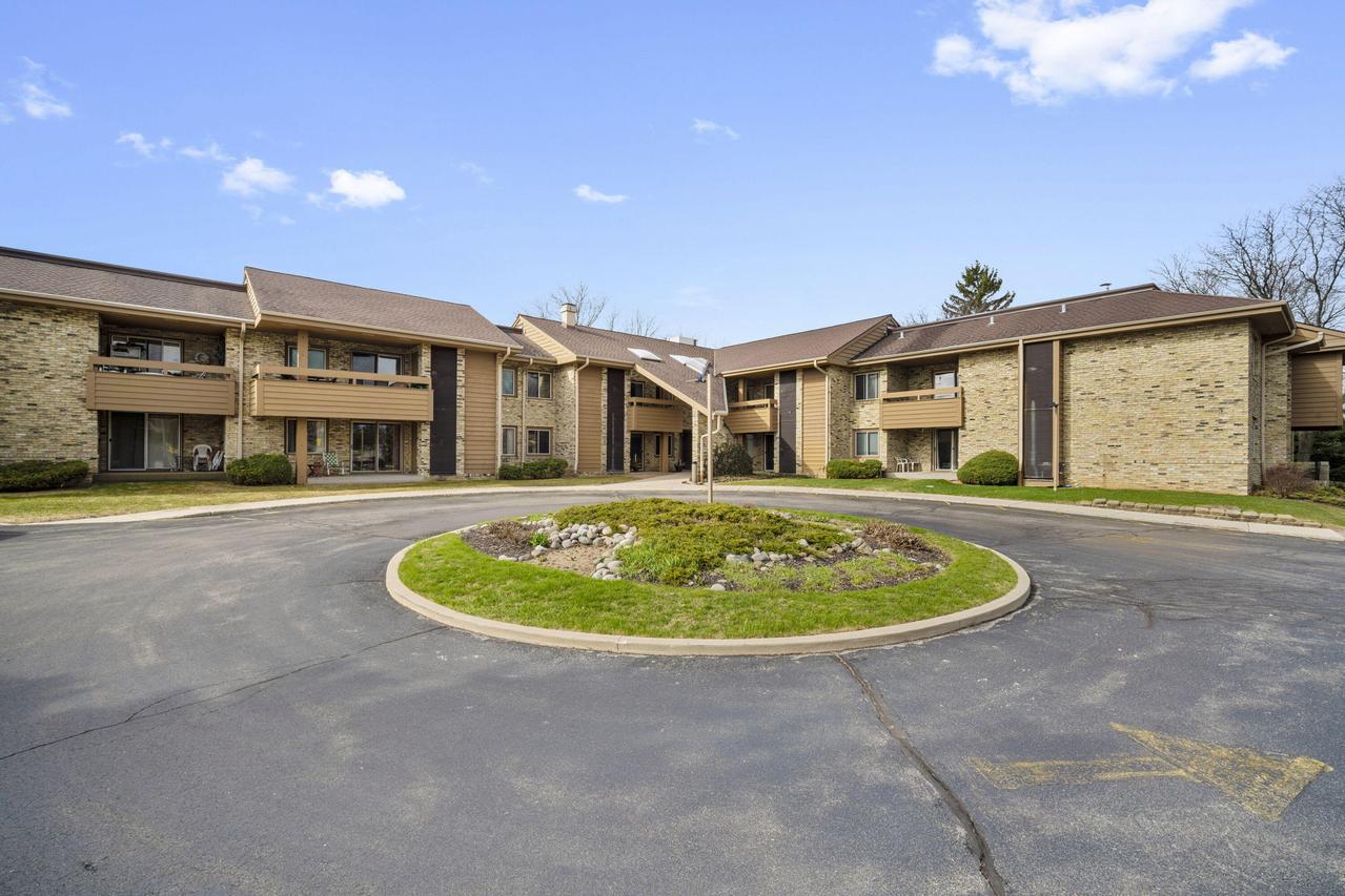 2101 W Good Hope Rd #112, Glendale, WI 53209