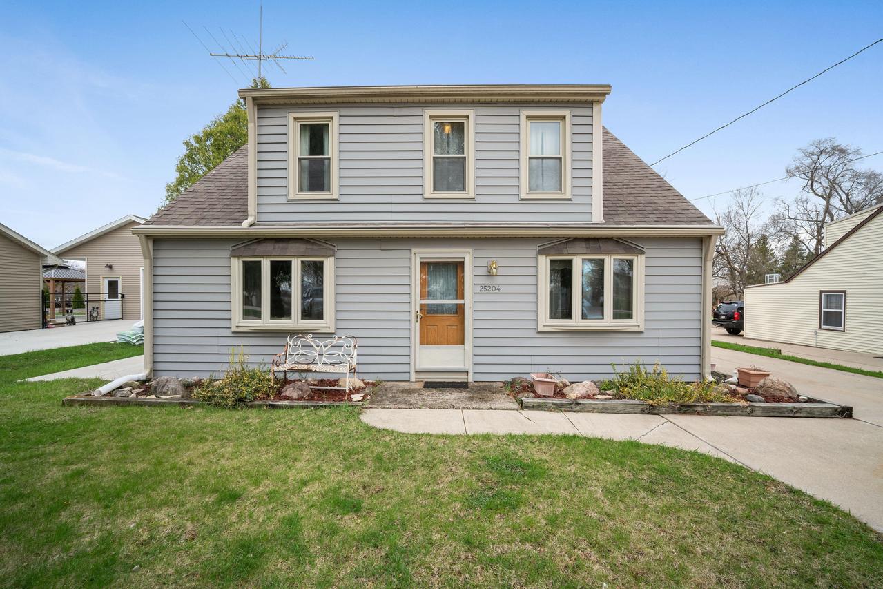 25204 W Loomis Rd, Norway, WI 53185