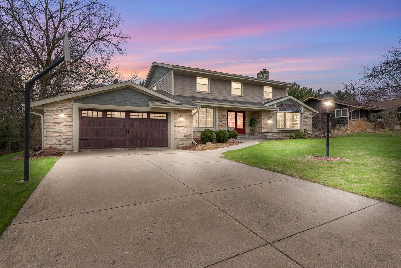 9043 Glenwood Dr, Greendale, WI 53129
