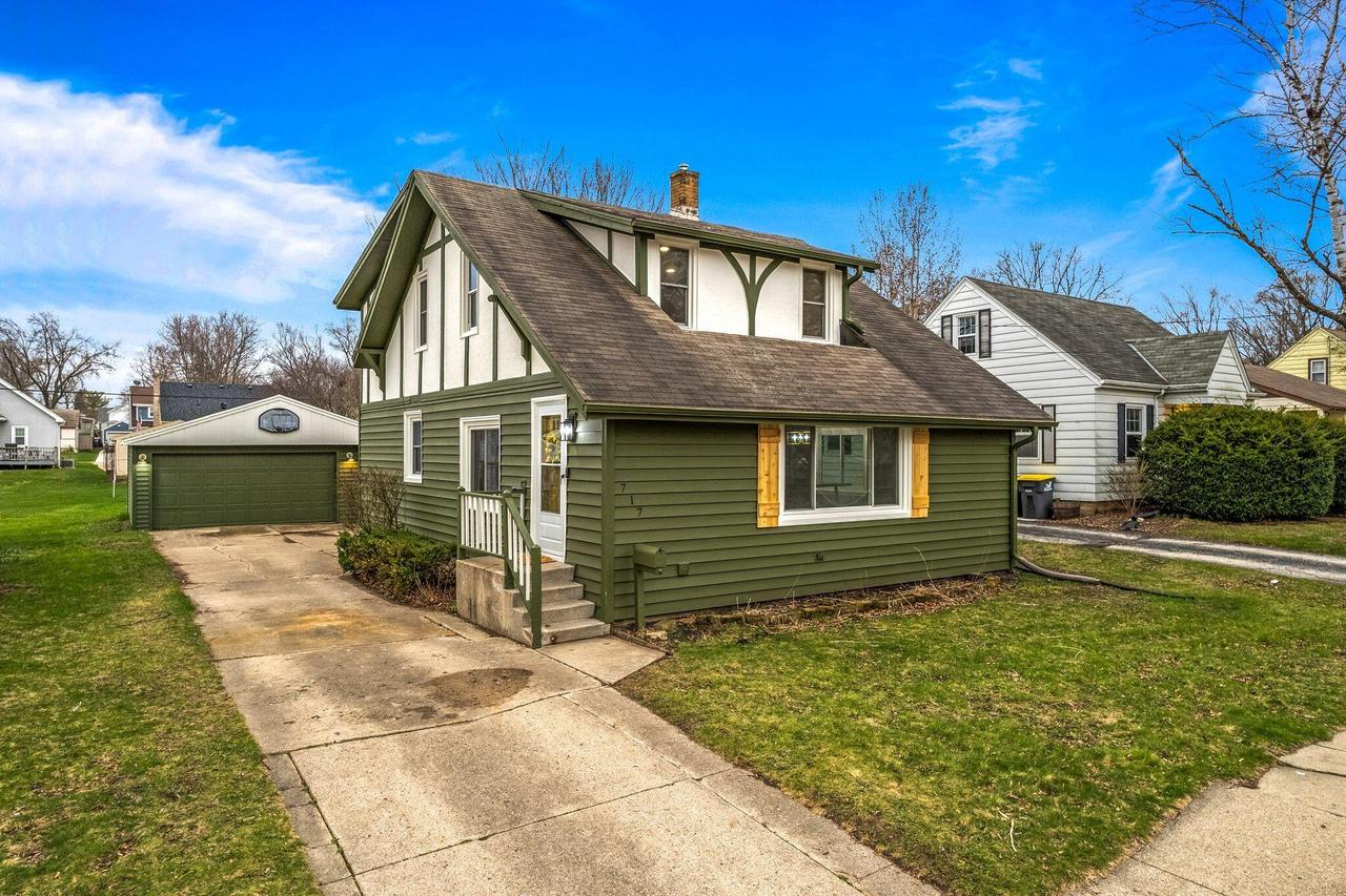 717 Michigan Ave, Waukesha, WI 53188