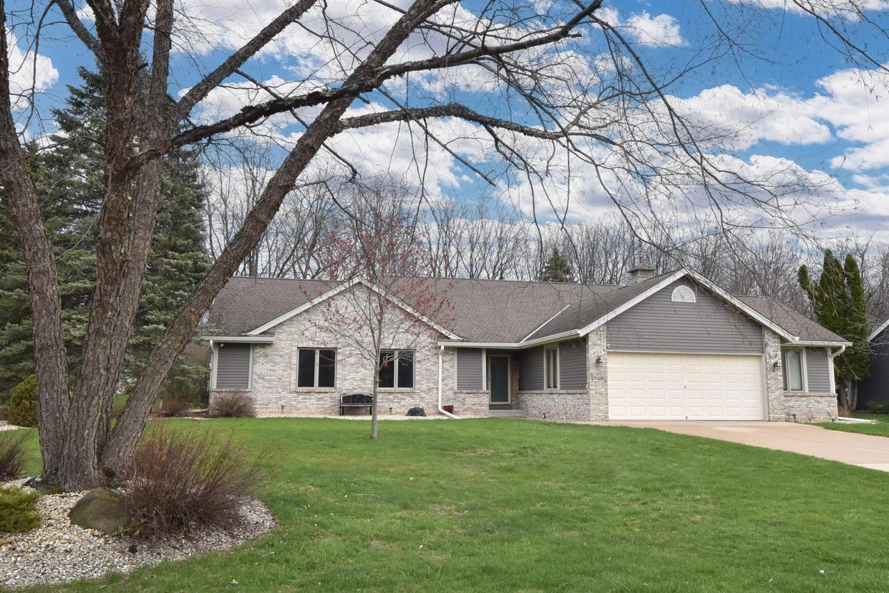 N73W22600 White Ash Ct, Sussex, WI 53089