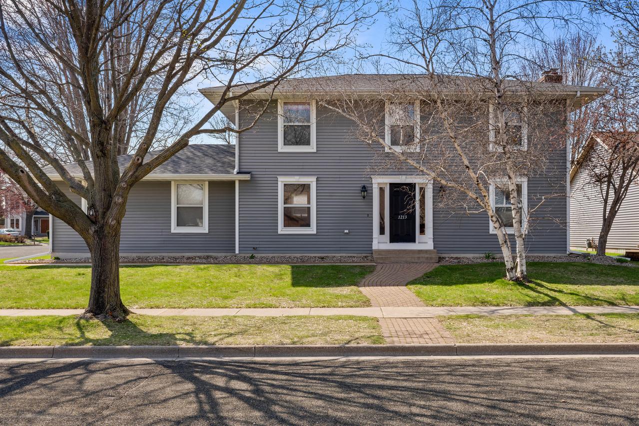 1213 N Cliffview Ave, Onalaska, WI 54650
