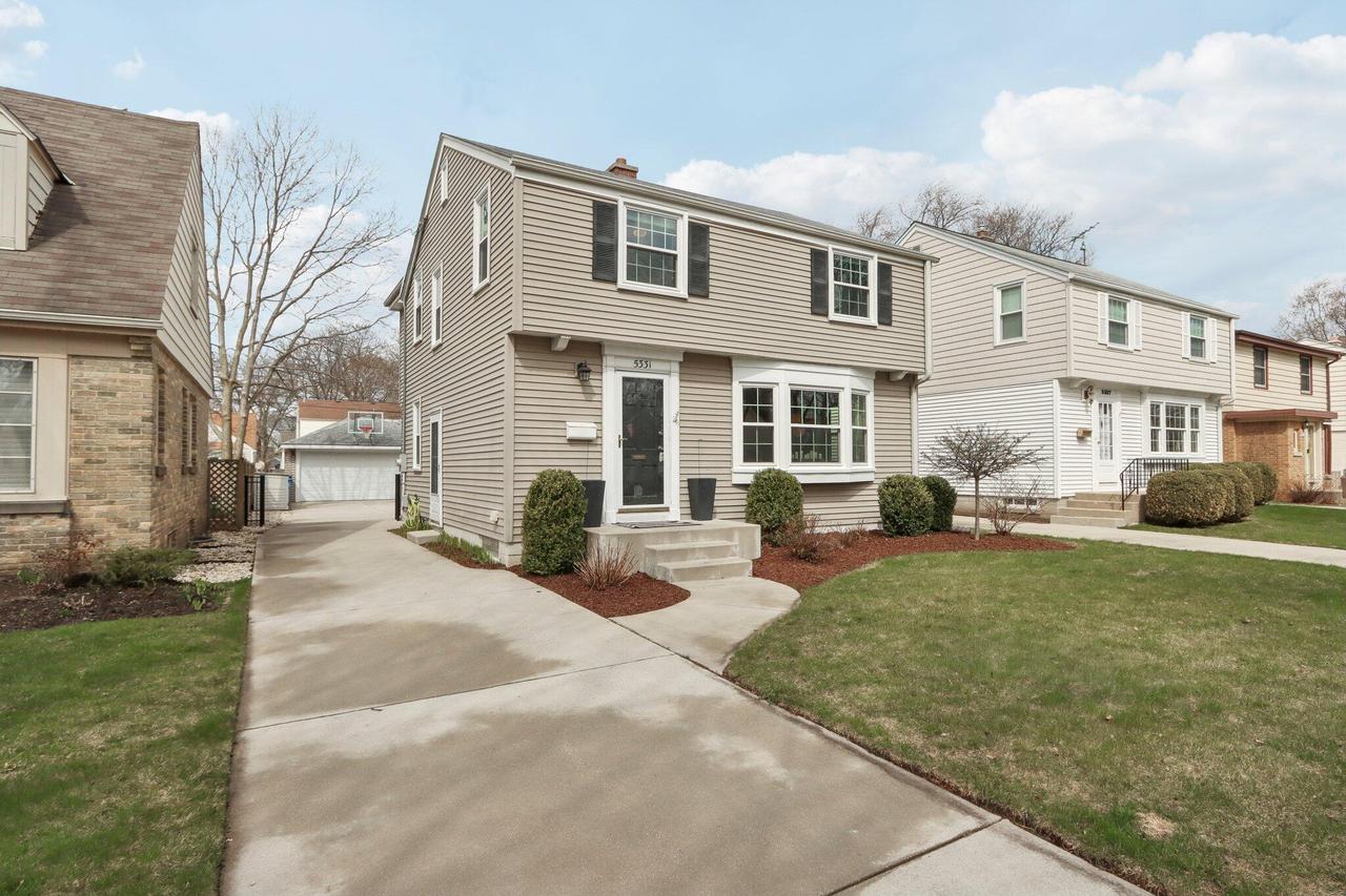 5331 N Kent Ave, Whitefish Bay, WI 53217
