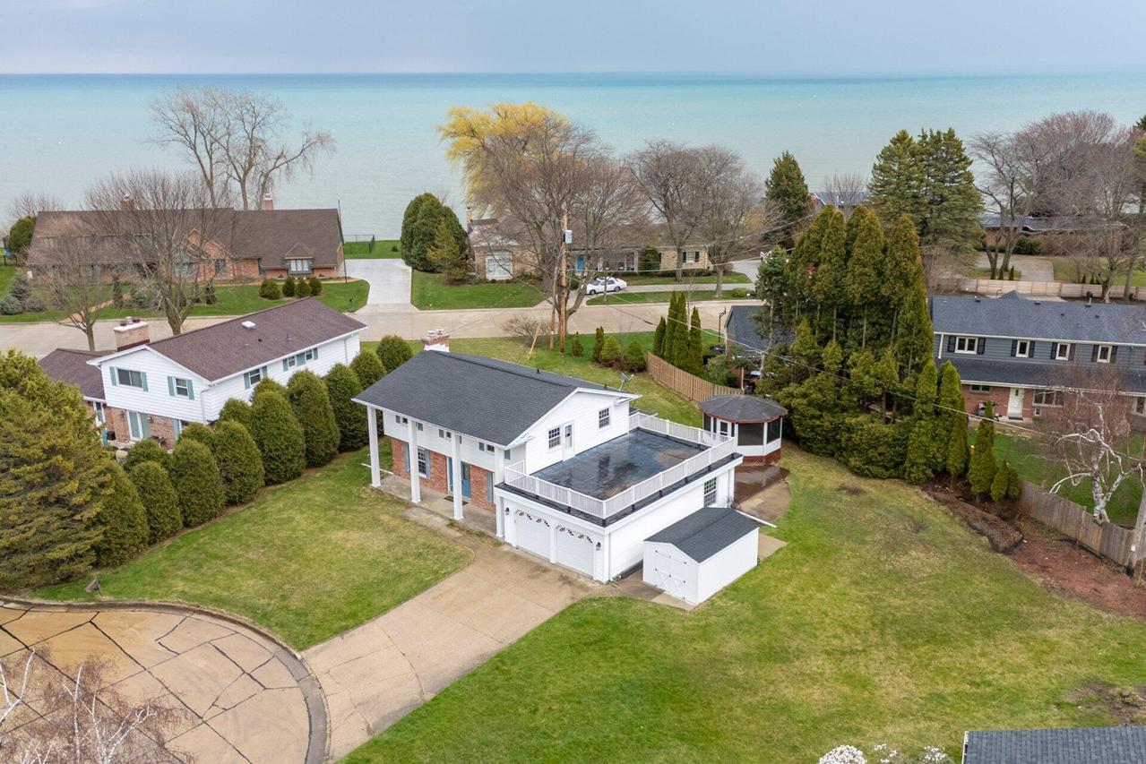 23 Queens Ct, Racine, WI 53402