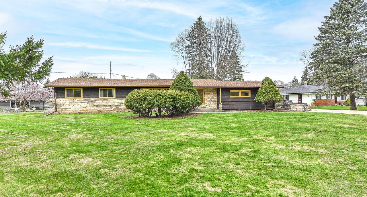 W138S6655 Hemming Way, Muskego, WI 53150