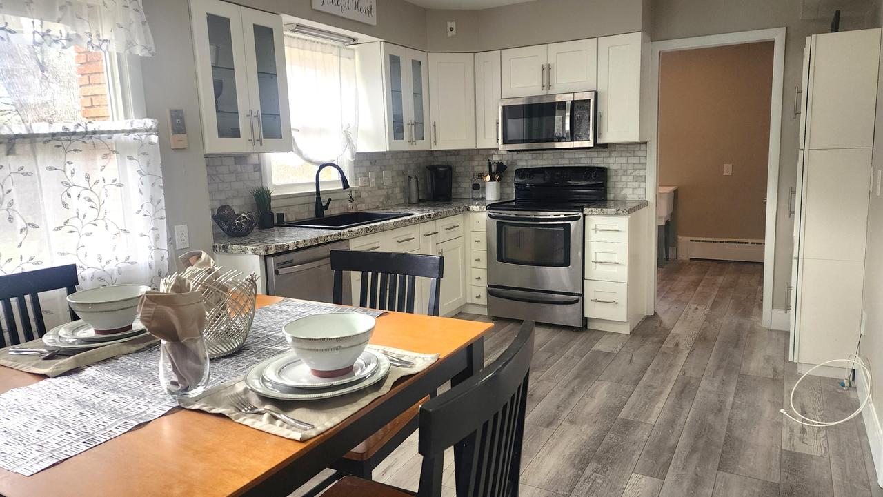 906 N Bel Ayr Dr, Waukesha, WI 53188