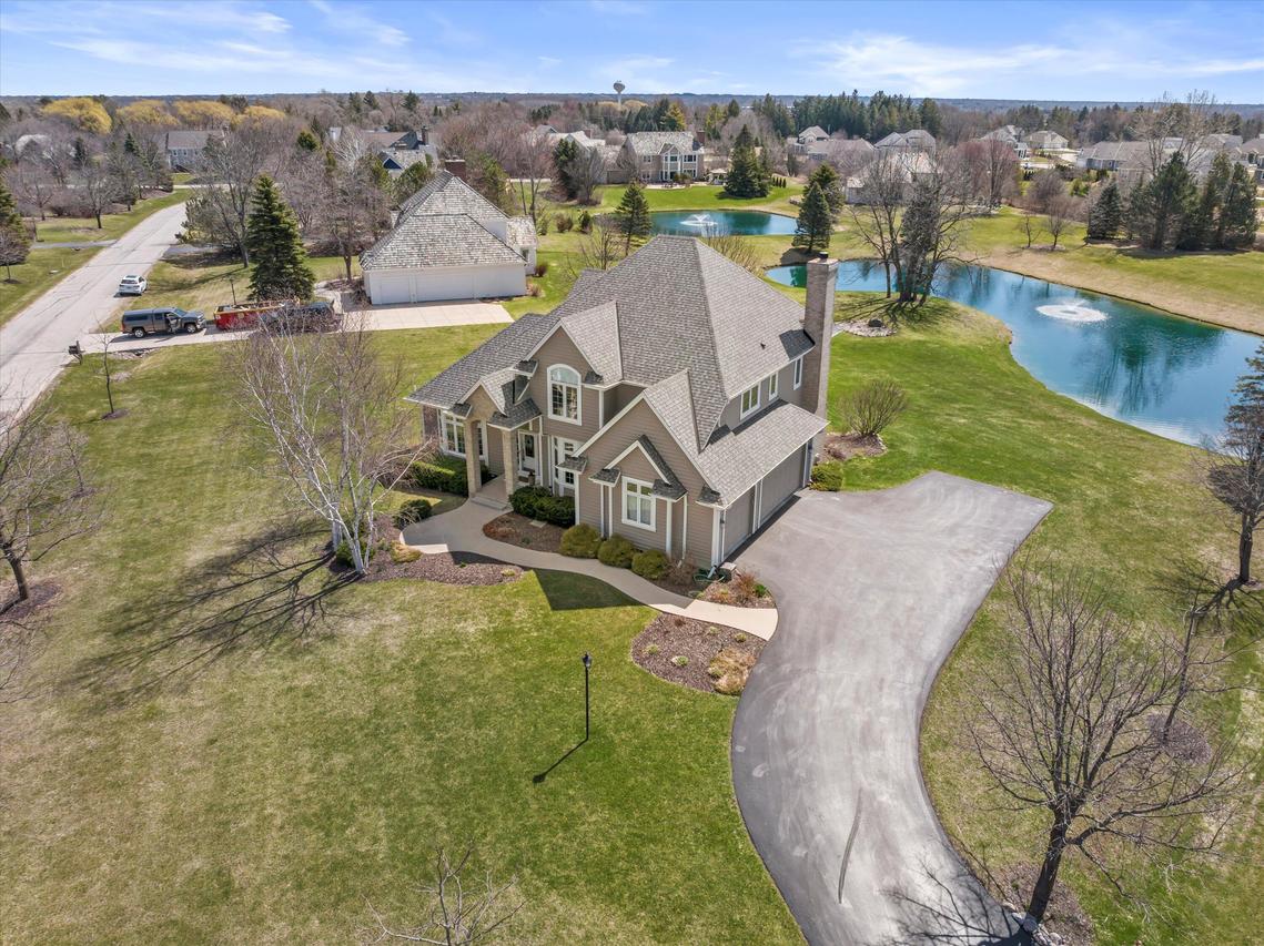 8023 W Kensington Dr, Mequon, WI 53097