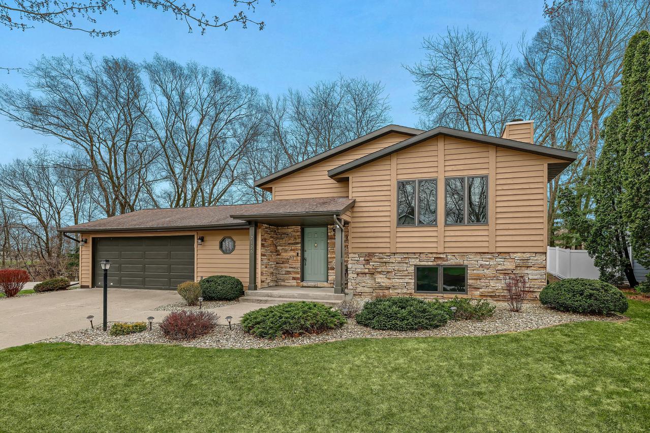 2126 Esther Dr, Onalaska, WI 54650