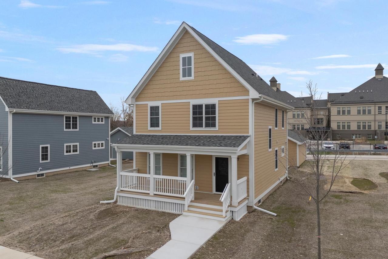 2007 W Vliet St, Milwaukee, WI 53205