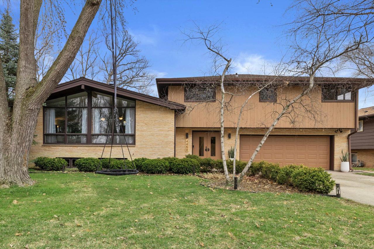 4454 N 110th St, Wauwatosa, WI 53225