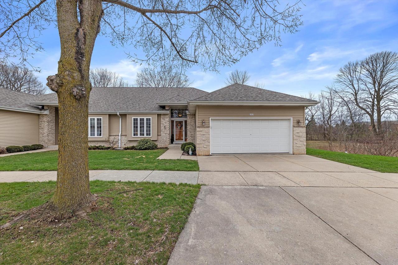 1925 W Virginia Pl, Oak Creek, WI 53154