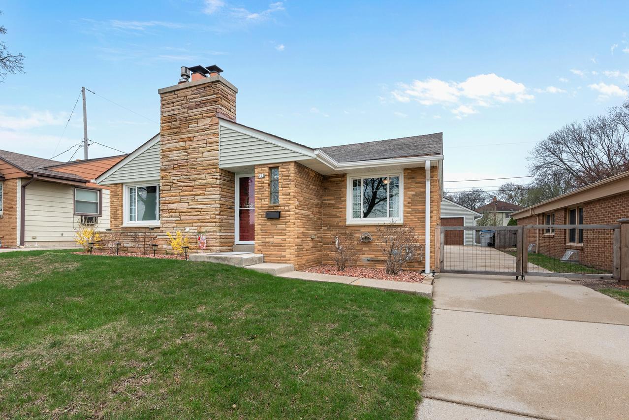 622 N 95th St, Milwaukee, WI 53226